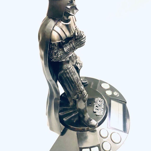 Star Wars Darth Vader Alarm Clock Radio With Digital Display & Buttons Great - Picture 4 of 6